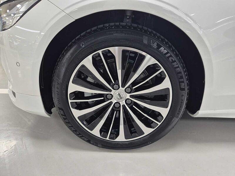 Volvo Plus, B5 마일드 하이브리드, 가솔린