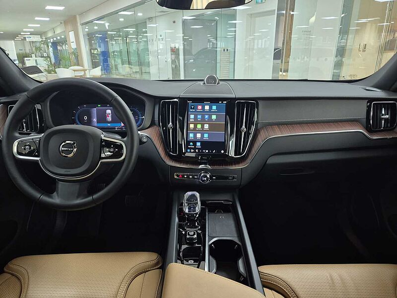 Volvo Ultra, T8 AWD 플러그-인 하이브리드, 전기/가솔린, 브라이트