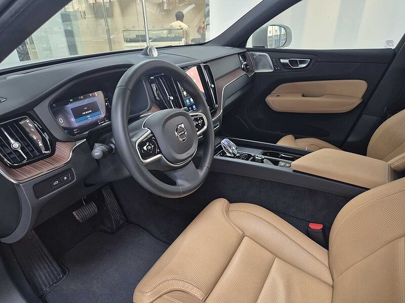 Volvo Ultra, T8 AWD 플러그-인 하이브리드, 전기/가솔린, 브라이트