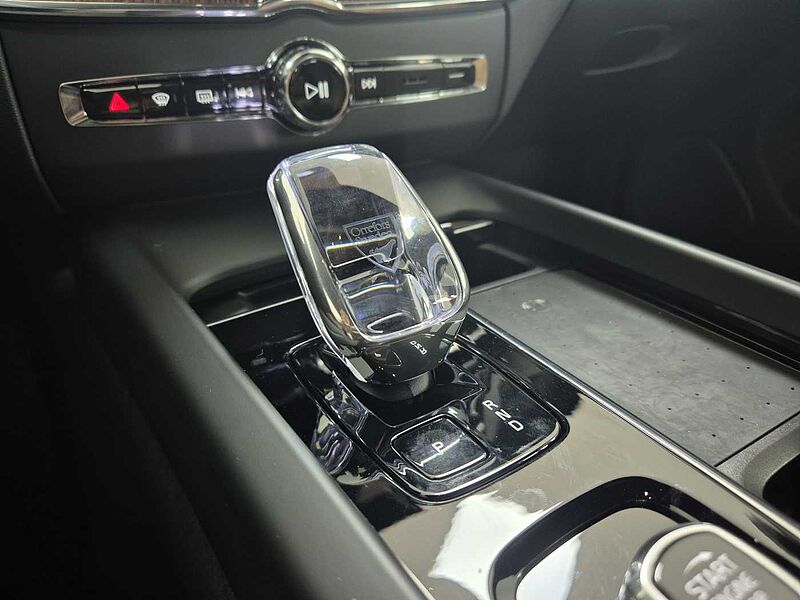 Volvo Ultra, T8 AWD 플러그-인 하이브리드, 전기/가솔린, 브라이트