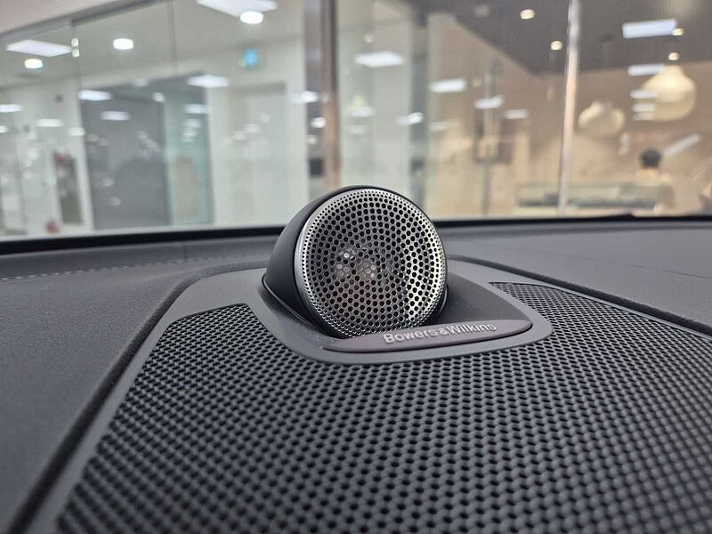 Volvo Ultra, T8 AWD 플러그-인 하이브리드, 전기/가솔린, 브라이트